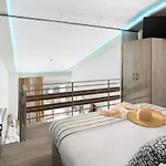 Sirines Complex פוטוס