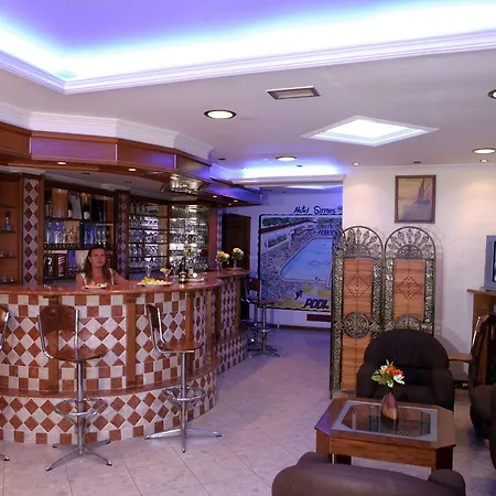 Sirines Complex 公寓式酒店 2*