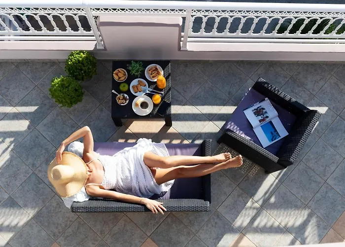 Sirines Complex 2* Potos