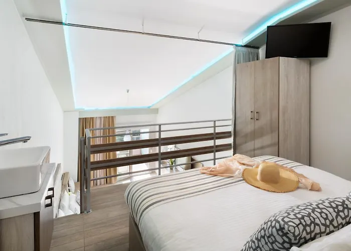 Sirines Complex Potos