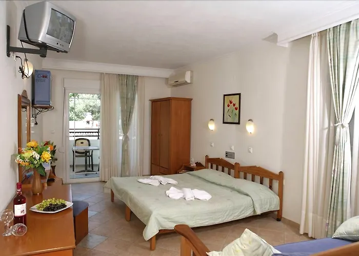 Sirines Complex 2* Potos