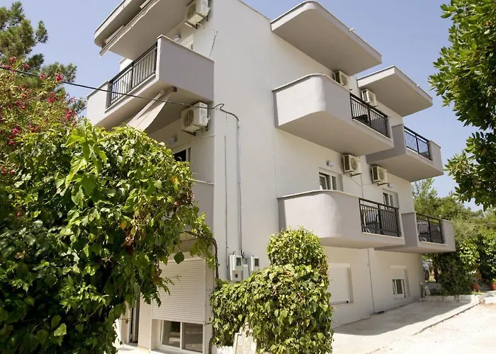 Sirines Complex 2* Potos